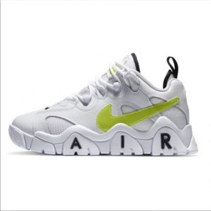 NIKE Air Barrage Low Neon Yellow SIZE: WOMENS 7.5